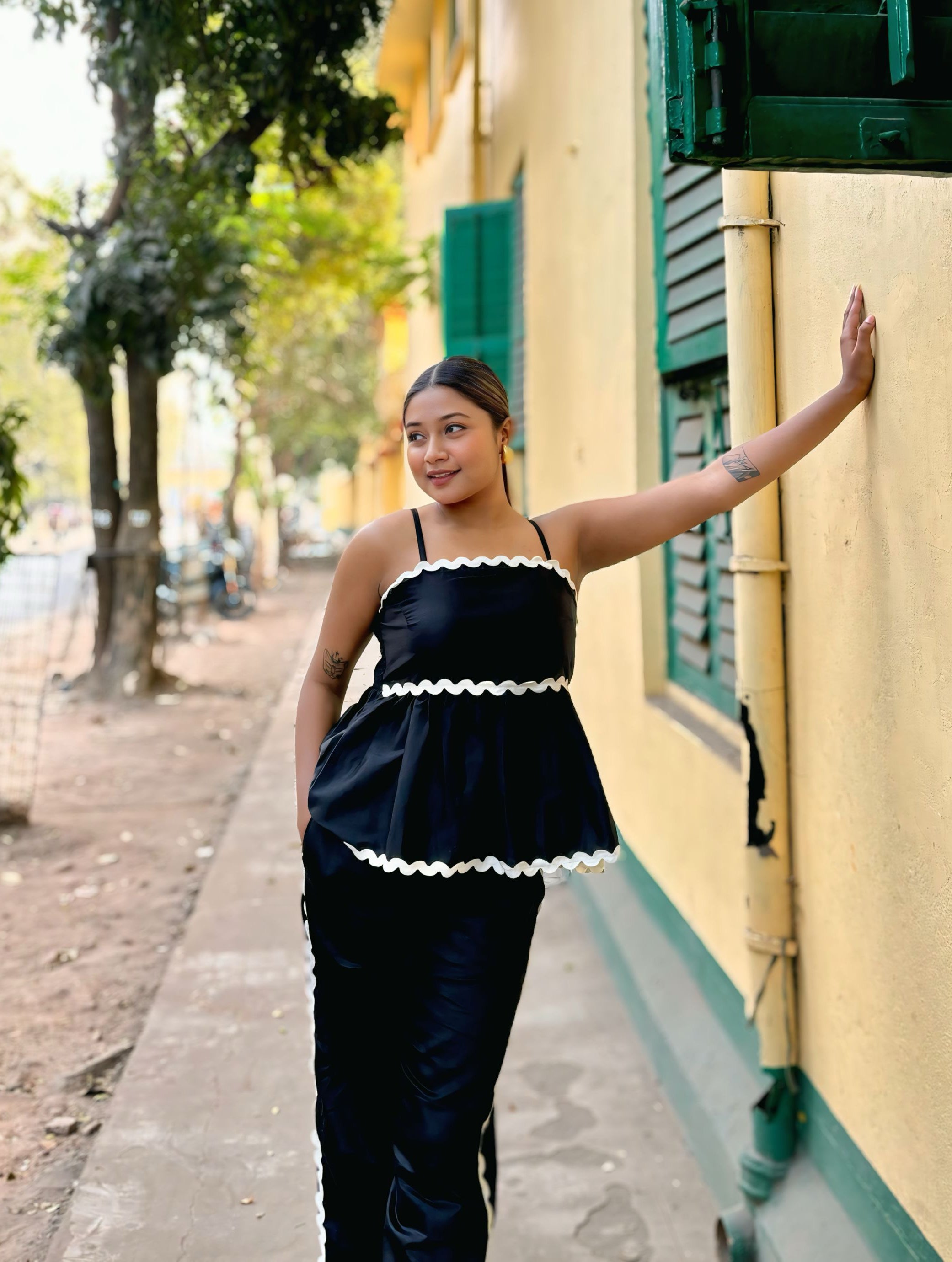 Sleeveless Elegance with Zigzag Lace & Pocketed Co-ord Set