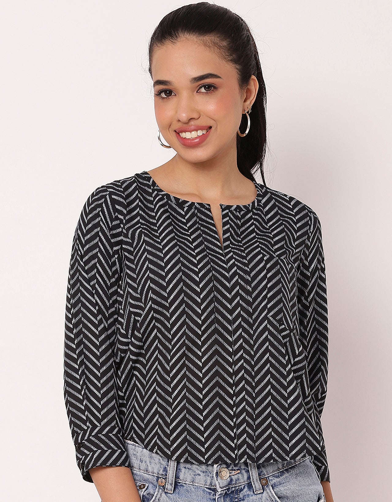 Printed Short V Neck Full Sleeve Top For Women