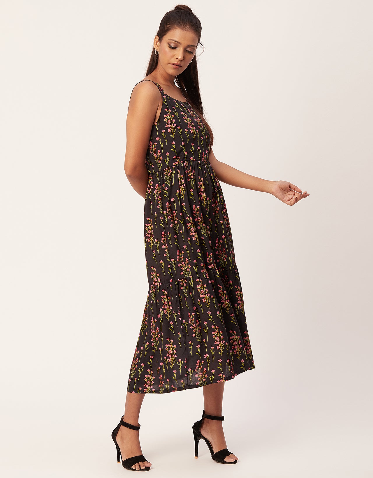 Sleeveless Chic Dress, Square Midi